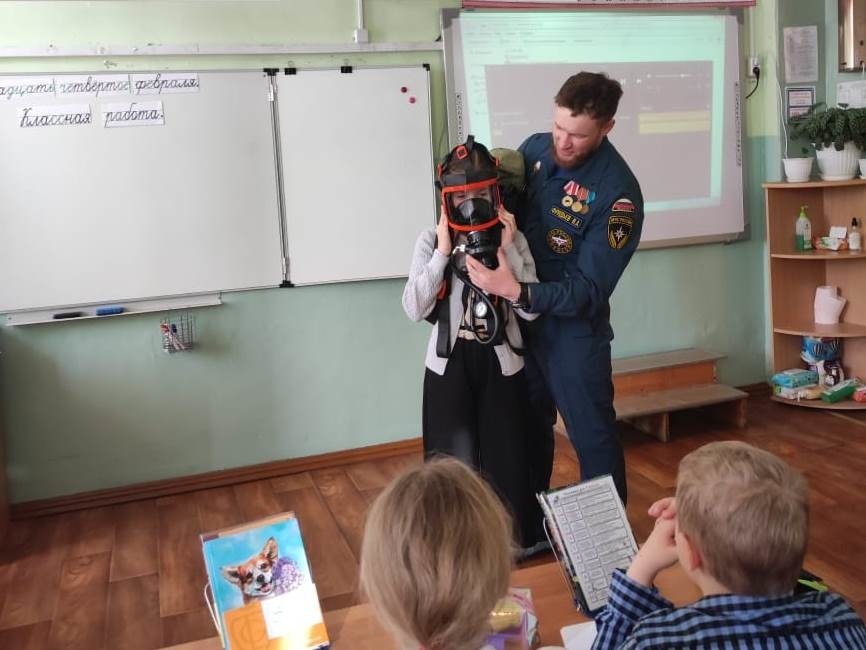 Го в ученики. Занятие для дошкольников по гражданской обороне. Урок гражданской обороны в школе. Занятие по гражданской обороне в старшей группе. День гражданской обороны подготовительная группа.